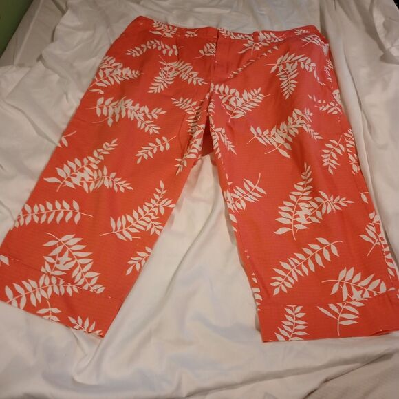 IZOD Women's Coral Pink Floral Capris. Sz. 20 Front Back Pockets. Plussize - Picture 1 of 7